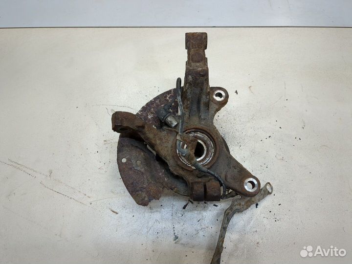 Ступица (кулак, цапфа) Mazda Premacy, 2003