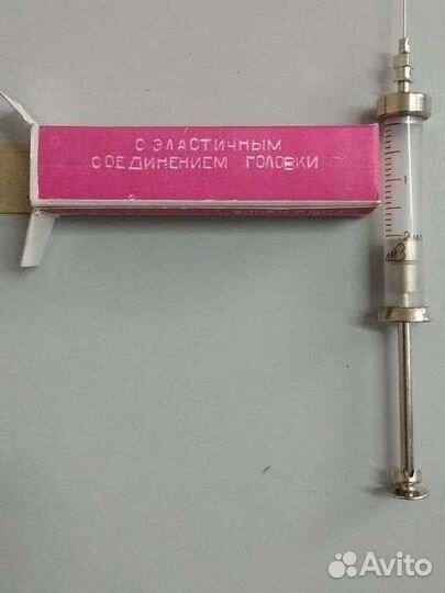 Стеклянный шприц