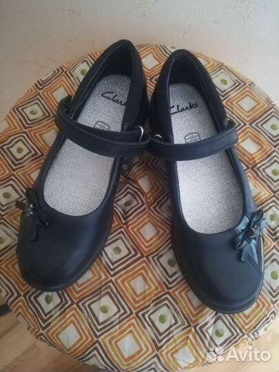 Туфли для девочки Clarks кожа новые 2UK полнота F