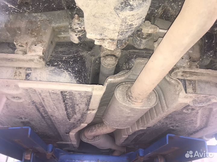 Мойка днища автомобиля на подьемнике