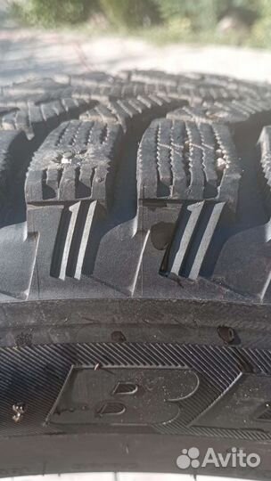 Bridgestone Blizzak Spike-01 215/70 R16