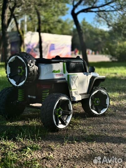 Детский электромобиль двухместный бу