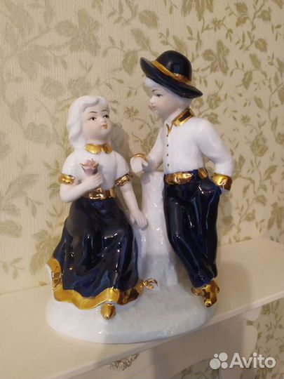 Винтажная фарфоровая статуэтка