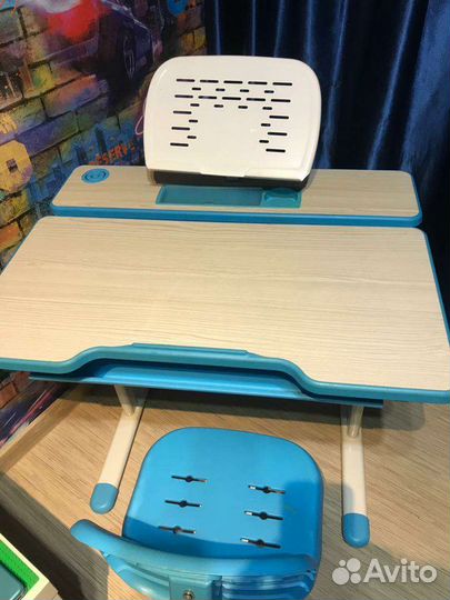 Стол и стулья