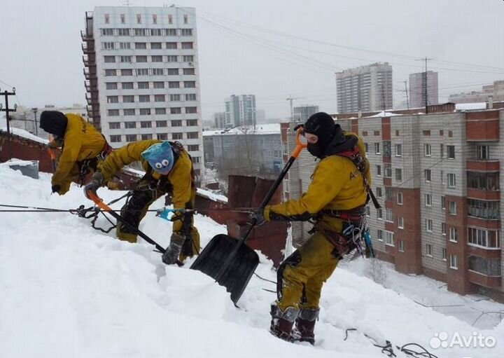 Чистка крыш от снега и наледи
