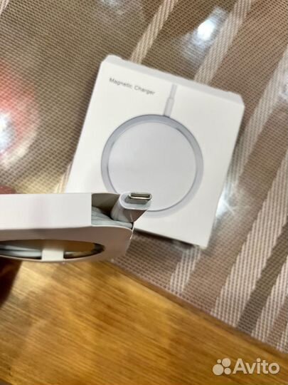 Беспроводная зарядка на iPhone magsafe