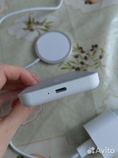 Повербанк с беспроводной зарядкой