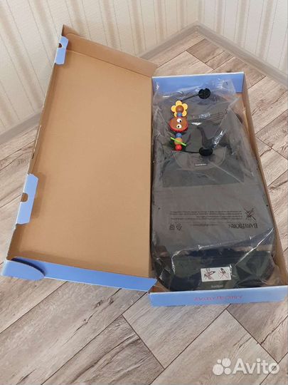 Детский шезлонг babybjorn с игрушкой оригинал