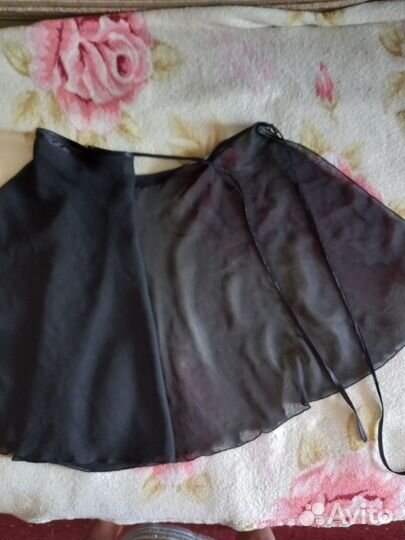 Купальник, лосины спортивные и юбка