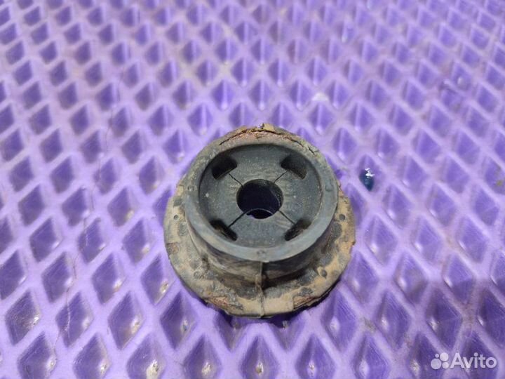 Подушка радиатора Mitsubishi Outlander