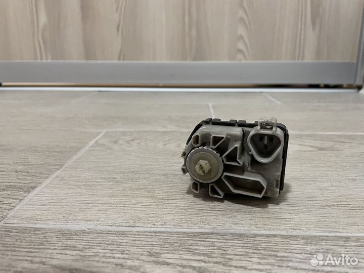 Штатная линза ксенон,корректор фар