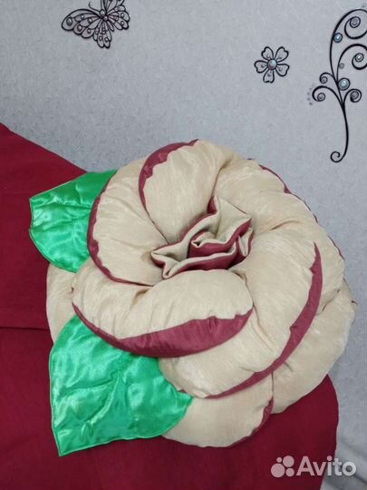 Декоративная подушка-роза