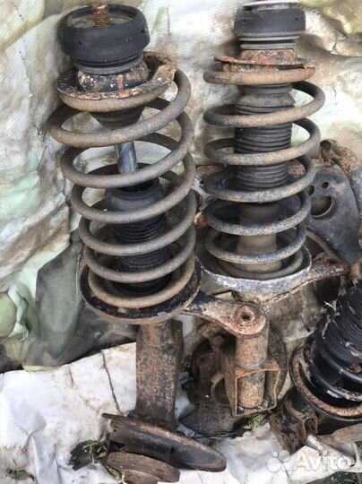 Поворотный кулак в сборе audi 80 b3