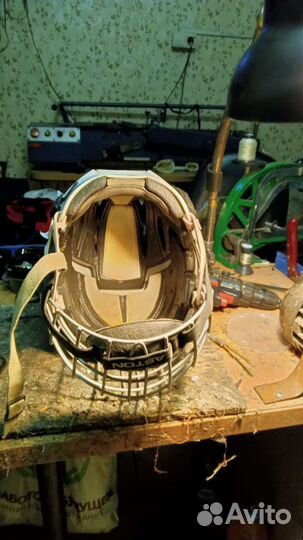 Хоккейный шлем