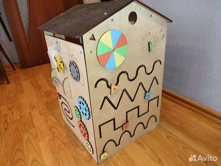 Бизиборд домик