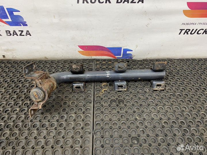 Кронштейн подножек нижний Iveco Stralis