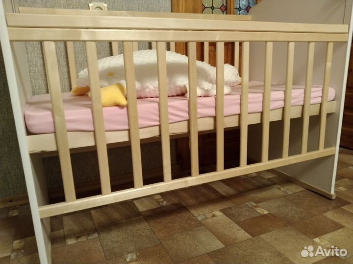 Детская кровать с бортиком и матрасом