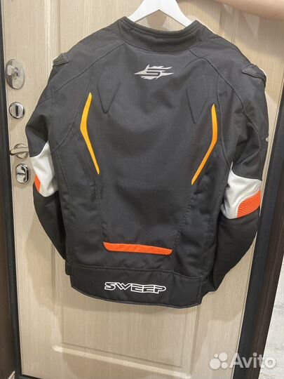 Мотокуртка с защитой