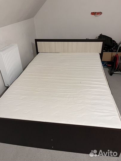 Кровать с матрасом 140