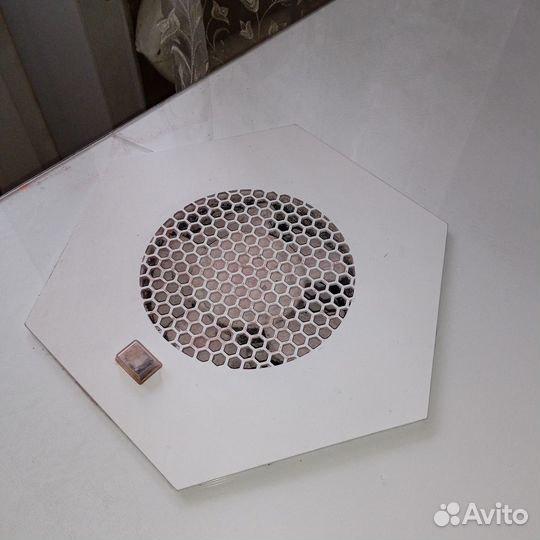 Маникюрный стол с вытяжкой