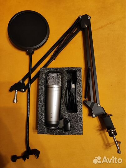 Студийный микрофон