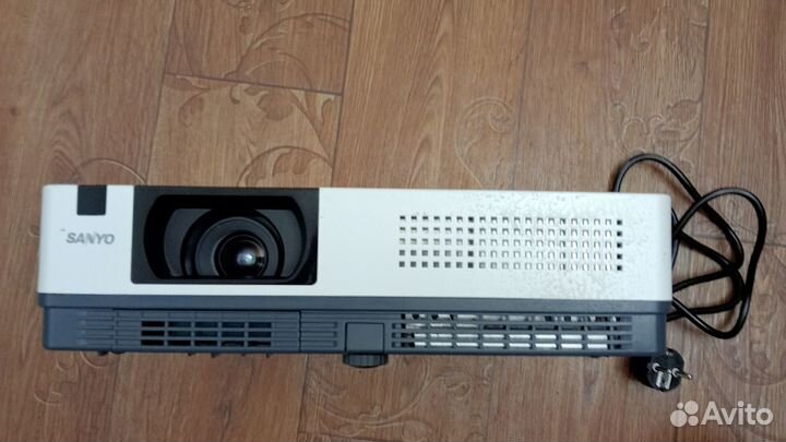 Проектор Sanyo PLC-XR2200