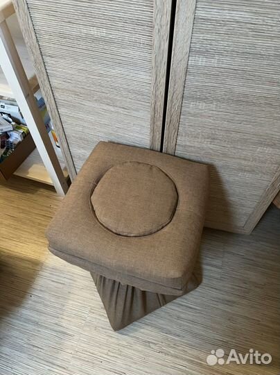 Зеркало с полкой, пуф