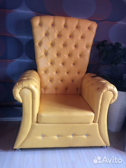 Кожанное кресло