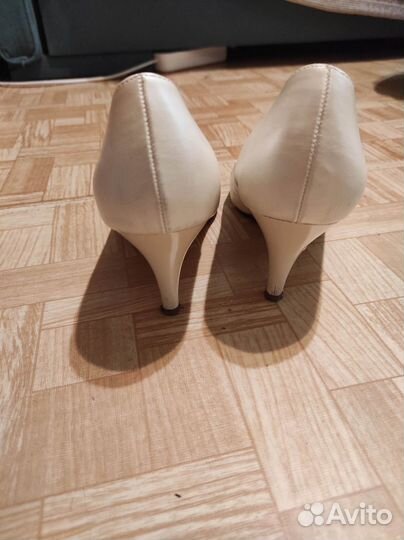 Туфли женские белые