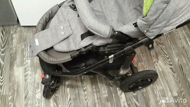Коляска с люлькой