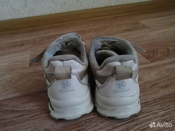 Кроссовки для девочки