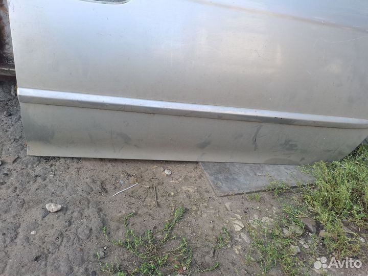 Передняя правая дверь Kia Spectra