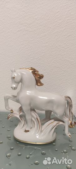 Фарфоровая статуэтка 