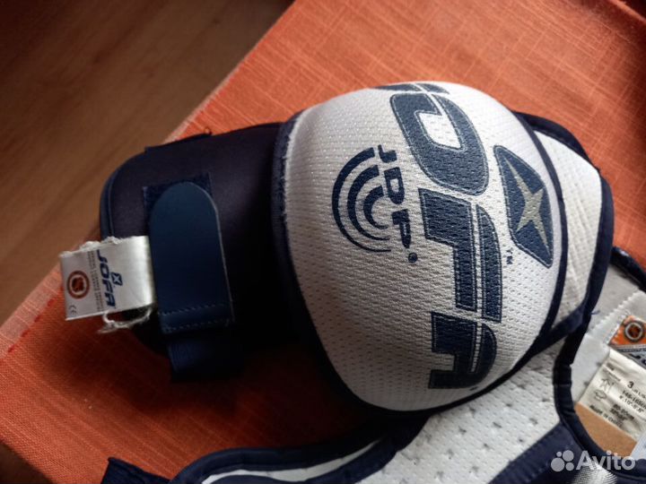 Нагрудник хоккейный