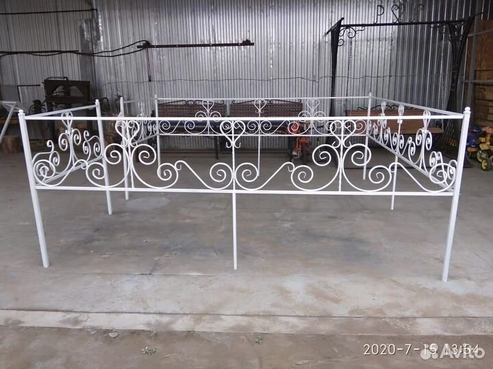 Оградки на кладбище