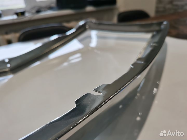 Хром-рамка решетки радиатора Mercedes W116