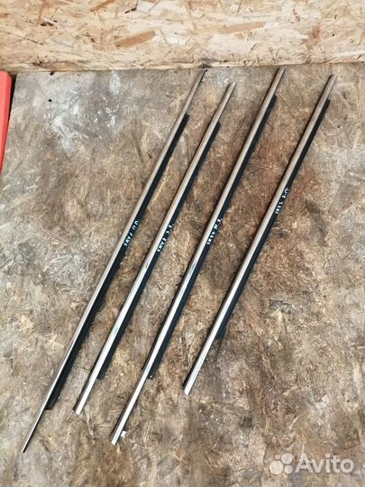 Молдинг, уплотнитель стекла Cadillac SRX 2009-2016