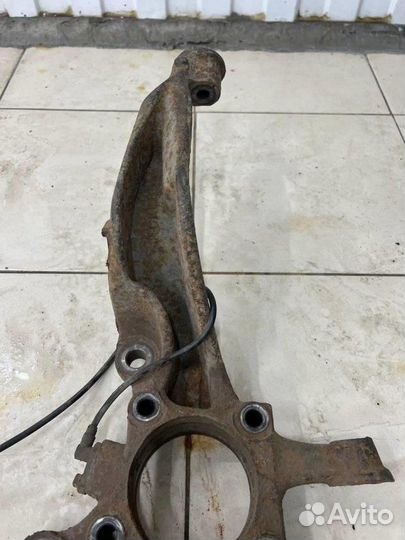 Кулак передний левый Range Rover Sport 05-09 L320