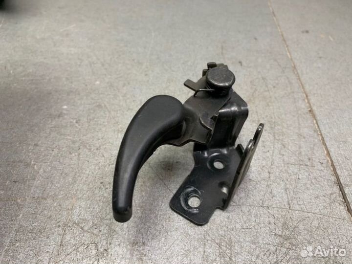 Ручка открывания капота Hyundai Matrix 1