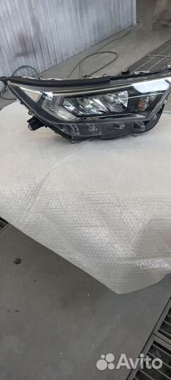 Фара правая Toyota Rav4 50.Рав.4