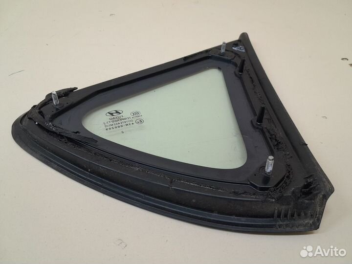 Стекло кузовное глухое левое Hyundai Solaris 2010