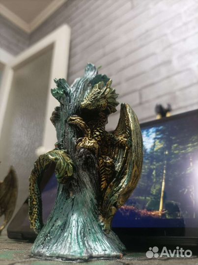 Дракон на дереве