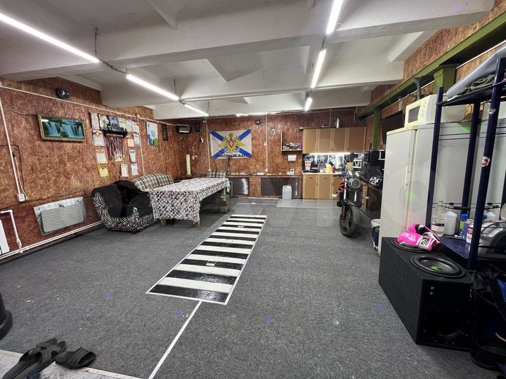 Гараж, > 30 м²