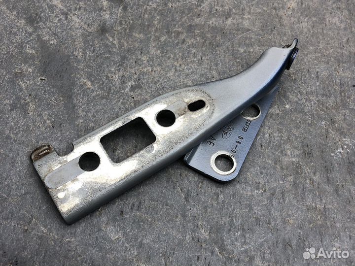 Левая петля капота фьюжен