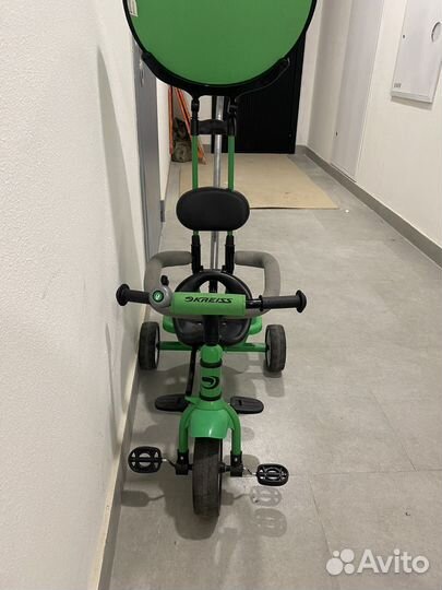 Трехколесный велосипед с родительской ручкой
