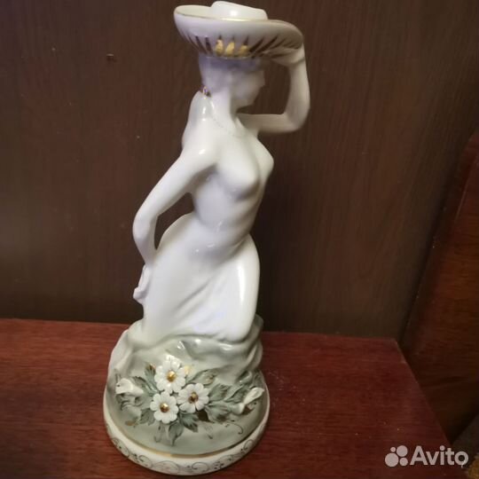 Статуэтка фарфор