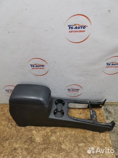 Подлокотник Hyundai Santa-Fe 2 SUV 2.2 дизель D4HB