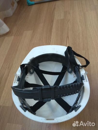 Каска белая