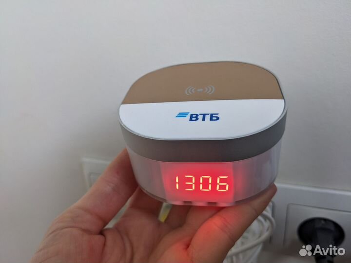 Беспроводная док-станция Aria с часами новая