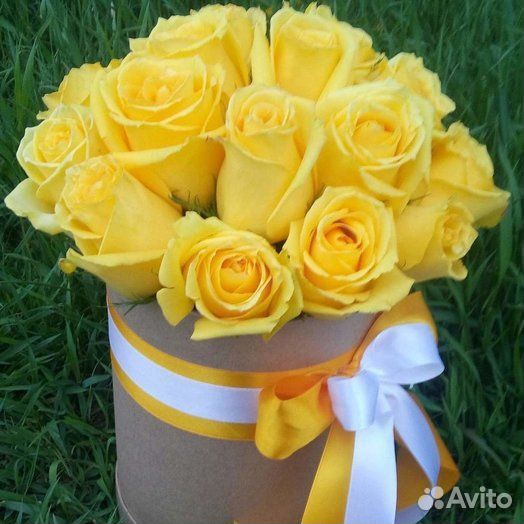 Цветы Розы жёлтые в Шляпной коробке
